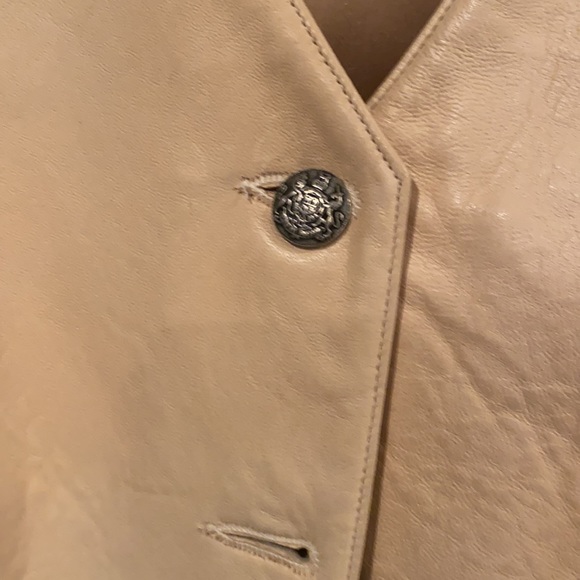 Absolutely wonderful leather vest . In EUC CONDITION. Vests are  the rave - Picture 4 of 5